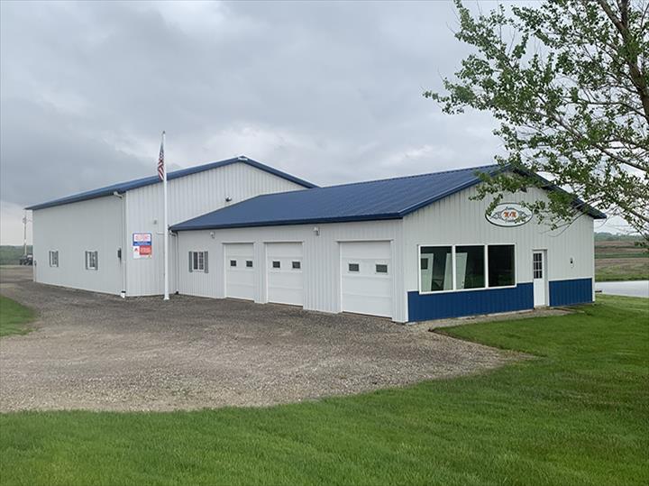 M & M Truck & Auto Body Inc Wellman, IA